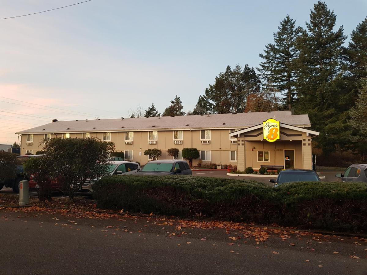 Super 8 By Wyndham Shelton Hotel Exterior photo